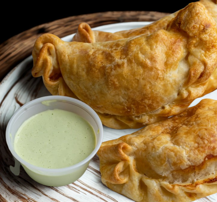 Ham and Cheese Empanada - Empanada de Jamon y Queso (3 Unidades)