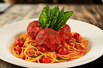 Pasta with Beef Meatballs - Pasta con Albondigas de Carne de Res