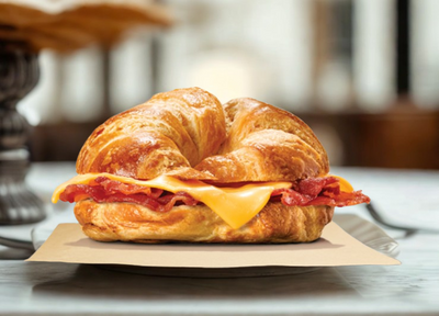 Bacon and Cheese Croissant - Croissant con tocino y Queso